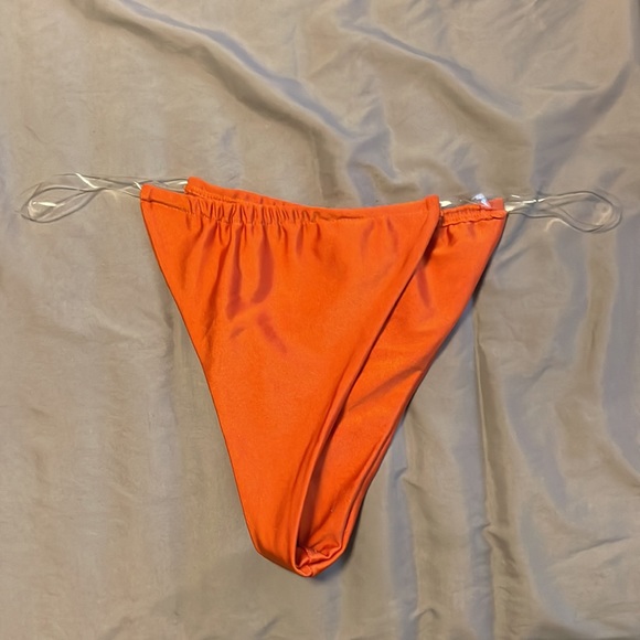 Invisible Strap Bikini - Picture 4 of 5